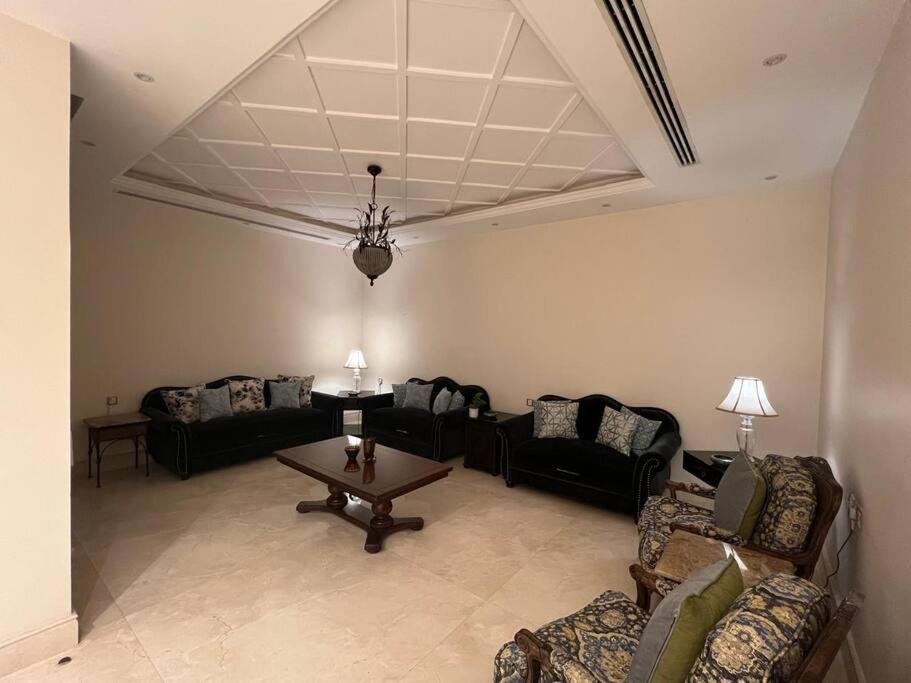 أنيقة دورين مدخل خاص وفناء ترخيص وزارةالسياحة Villa Riyadh