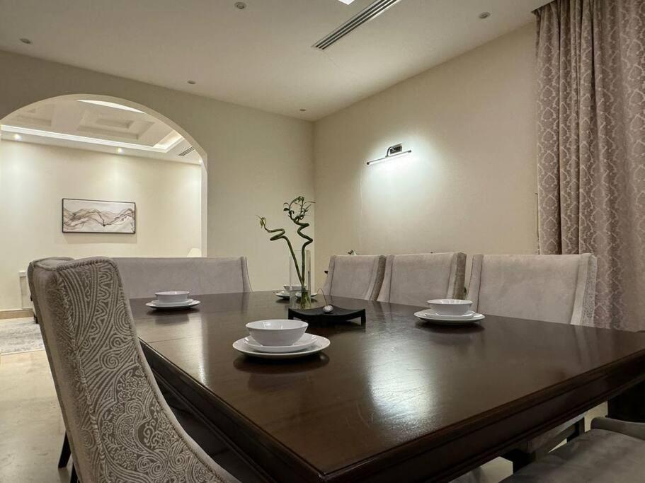 أنيقة دورين مدخل خاص وفناء ترخيص وزارةالسياحة * Riyadh