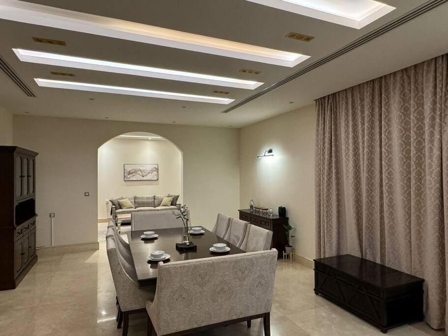 أنيقة دورين مدخل خاص وفناء ترخيص وزارةالسياحة Villa *