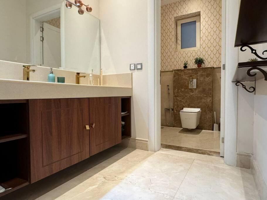 أنيقة دورين مدخل خاص وفناء ترخيص وزارةالسياحة Villa Riyadh